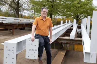 - Jeg har tænkt mig at blive hængende. Men det er jo aldrig til at vide, hvad fremtiden bringer, lyder det fra jubilaren, René Dahm Nielsen. Foto: Tom Laursen