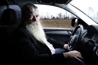 Når Folkebladets kulturjournalist kørte ture med Ingvar Cronhammar sneglede de sig altid af sted. Cronhammar var nemlig konstant observerende - han ville have det hele med. Foto: Henrik Ole Jensen