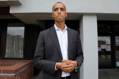 Mattias Tesfaye mødte pressen efter mødet på rådhuset i Ikast. Foto: Henrik Ole Jensen