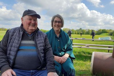 Berit Skovlod Kold og Ole Nikolajsen er gået sammen om at lave en anderledes grundlovsfest i Simmelkær. Foto: Jesper Wind
