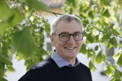 Finn Tarpgaard er uddannet lærer blandt andet inden for kristendom, og han var med til at stifte Vedersø Idrætsefterskole, ligesom han var dens forstander de første 23 år. Efter fem år som coach er han nu blevet valgmenighedspræst. FOTO: Henrik Ole Jensen