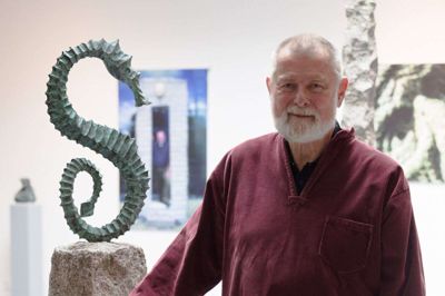 Henrik Voldmester glædede sig over både gæster og udstillingen, som frem til 20. juni kan ses i Vestjyllands Kunstpavillon. Foto: Eigil Lundsgaard