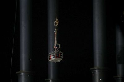 Ved dødsulykken på skulpturen Elia i Birk 23. marts blev specialister i højderedning fra Beredskabs-styrelsen kaldt ud for at assistere med bjærgningen af den montør, som sad fast. Foto: Flemming Hansen