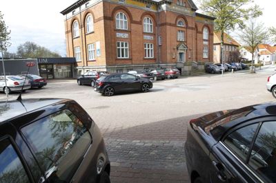Omkring 15 meter af Museumsgade skal graves op i denne uge for at lave regnvandsseparering til to private ejendomme. Foto: Flemming Hansen