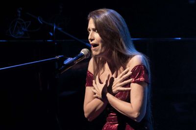 Marisol Redondo fra Schweiz optræder ved Kulturfest Hernings åbningsceremoni. Foto: Pr-foto