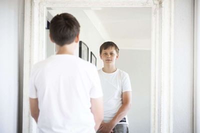 Aleksander Borghus på 12 år har ikke på noget tidspunkt været overvægtig, så han har følt sig generet af det. Men alligevel var hans tal nok til, at sundhedsplejersen reagerede og henviste ham til Overvægtsklinikken sammen med resten af familien. De seneste tre år har Aleksander tabt syv kilo, er vokset flere centimeter og har fået omdannet muskler til fedt. Foto: Martin Ballund