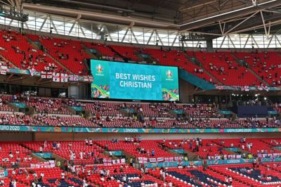 Der er kommet hilsener til Christian Eriksen fra hele verden. Foto: Justin Tallis/Reuters