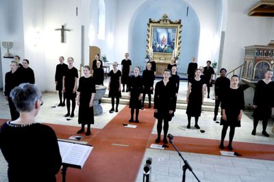 MidtVest Pigekors bidrag til Hernings kulturfest var en koncert i Herning Kirke, som følges op af to koncerter mere onsdag. Foto: Henrik Ole Jensen
