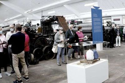 Tekstilmuseet på Vestergade i Herning er et af tre museer, der er en del af Socle du Monde 2021. Her vises moderne tekstilkunst mellem de gamle maskiner fra dengang, tekstilindustrien lagde grunden til Hernings udvikling. Foto: Henrik Ole Jensen