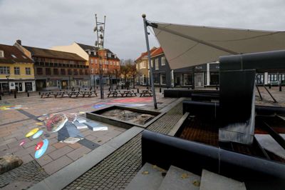 Brande City sætter i samarbejde med Coop en storskærm op på Torvet i Brande, så branditterne torsdag aften kan samles om at heppe på EM-drengene. Foto: Henrik Ole Jensen