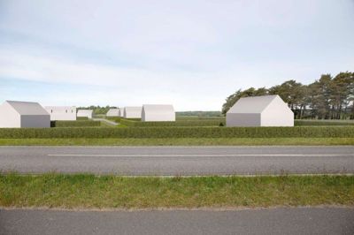 Denne visualisering viser, hvordan den nye udstykning vest for Kragelundvej vil se ud, når man står umiddelbart syd for beplantningen mod parkeringspladsen ved Dværgbakken. Husene på billedet er skitseret til en maksimalhøjde på seks meter. Illustration: Ikast-Brande Kommune
