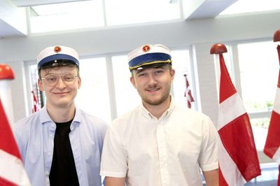 På grund af coronarestriktioner holdt Handelsgymnasiet Ikast-Brande dimission for to klasser ad gangen. Foto: Tom Laursen