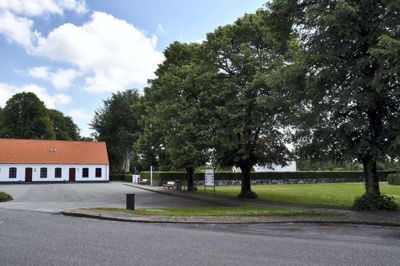 Det er denne plads foran Ørre Kirke, der fremover skal hedde »Iver Holmgaards Plads«. Foto: Privatfoto