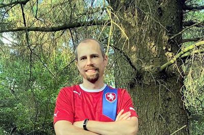 Pavel Müller vil sidde klar i Lind med sin tjekkiske landsholdstrøje, når kampen mellem Danmark og Tjekkiet bliver fløjtet i gang lørdag klokken 18. Foto: Privatfoto
