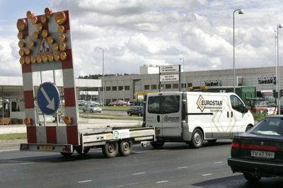Vejdirektoratet behøver ikke køre ud med de store skilte ved broarbejdet ved Tarm. Foto: Jens Anker Tvedebrink