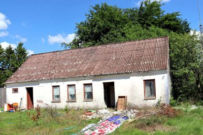 Karina Olsen har købt og vil ombygge Skygge Østergaard nord for Bording Kirkeby - og har straks omdøbt ejendommen til Skygge Skovsøgaard. Foto: Laila Kempel