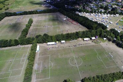 Normalt er et af de store fodbold-højdepunkter i Kibæk cuppen, som igen i år blev aflyst på grund af corona. I stedet bliver det til en masse turneringskampe for holdene i Kibæk. Foto: Flemming Hansen