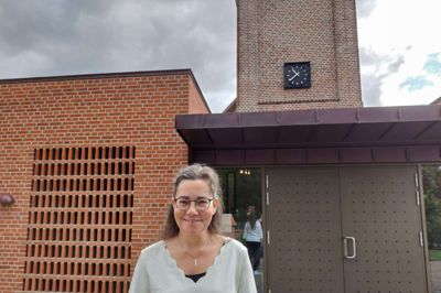 Selv om Helle Boel allerede har været ansat i ni måneder som kirke- og kulturmedarbejder ved kirkerne i Troldhede, Nr. Vium og Herborg, er det først nu, hun rigtigt kan invitere deltagere indenfor i kirkerne til andet end søndagens gudstjenester. Foto: Jens Kristian Lynderup