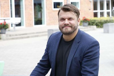 Skoleleder Johnny Baggesen Hessellund er parat til at knytte en vuggestue til Uhre Friskole. Mandag aften er der orienteringsmøde. Foto: Henrik Ole Jensen
