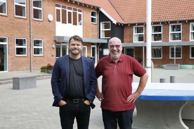 Uhre Friskole har i starten af det nye skoleår to ledere, nemlig Johnny Baggesen Hessellund (t.v.) og Kent Lykke. Sidstnævnte forlader dog til november sin arbejdsplads gennem de seneste 40 år. Foto: Henrik Ole Jensen