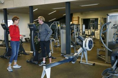 Der er ni hold at prøve, når fitnesscentret i Kibæk holder »Tryday«. Foto: Henrik Ole Jensen