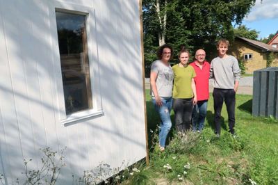 Familien Brom flyttede fra Holland til Danmark i 2008 - i første omgang til Sdr. Felding, og da det rigtige hus bød sig, rykkede de til Sandet i 2010. Fra venstre er det Danielle, Sascha, Frank og Thomas Brom. Foto: Henrik Lind Jørgensen