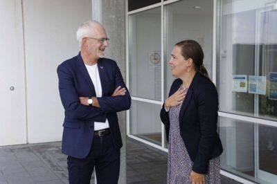 Niels Peter Nissen, der er formand for Alzheimerforeningen, var til stede på Fuglsangsø Centret, hvor han roste Marte Meo metodens systematik over for social- og indenrigsminister Astrid Krag. Foto: Henrik Ole Jensen
