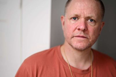 - Jeg er ikke stolt af den måde, jeg var på som barn, for jeg var ikke nogen specielt god kammerat. Derfor forsøger jeg i dag konstant at blive bedre, siger Anders Matthesen. Foto: Philip Davali/Ritzau Scanpix
