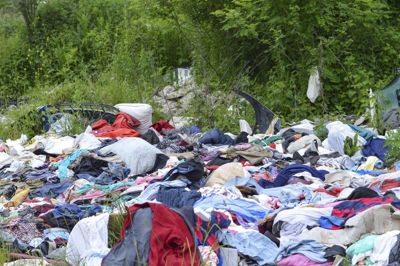 Store dynger affald af brugt tøj er allerede et stort problem i flere lande, og på Klimafolkemødet bliver emnet taget op til debat. Foto: Adobe Stock