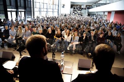 Herning Gymnasium har mange gange været vært ved valgdebatter og bliver det igen i morgen, onsdag. Foto: Henrik Ole Jensen