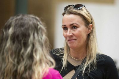 Trine Garner gav allerede op til og på borgermødet 1. september i Videbæk udtryk for hendes og naboerne på Gilbakkes modstand mod planerne om en discgolfbane i Herborg Bakker. Nu er planerne lagt i graven og opstået et nyt sted i Videbæk. Det er hun tilfreds med. Foto: Jørn Deleuran