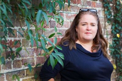 Krimiforfatteren Lone Theils giver på mandag et indblik i sit liv som journalist og bestseller-forfatter. Foto: Hazel Thompson