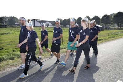Denne gruppe tog den store runde omkring Møltrup Optagelseshjem. 2,6 kilometer pr. omgang. Der var sat fem timer af til det lokale Royal Run. Foto: Henrik Ole Jensen