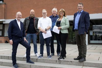 Forligskredsen består i år af Venstre, der er repræsenteret af borgmester Ib Lauritsen og Henrik Engedahl, Konservative, som er repræsenteret af Anette Mosegaard, Dansk Folkeparti med gruppeformand Simon Vanggaard, Fælleslisten med gruppeformand Henrik Kraglund og ikke mindst Socialdemokratiet og Kasper Paul, som sidste år stod uden for forliget. Foto: Jørn Deleuran