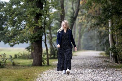 Ikast-Brande Kommune tilbød de 16 fritsillede fra Lokalpleje Danmark at træde med over i den kommunale ældrepleje. Men det ønskede Julie Hofman ikke. - Det var en afvejning, for selvfølgelig vil jeg ikke svigte nogen. Omvendt er mit bæger fyldt op, og jeg kan ikke gå på kompromis med mig selv mere. Kommunen kunne ikke garantere, at jeg blev i mit område, så jeg kunne blive sendt rundt i hele kommunen, og det er ikke inden for de rammer, jeg ønsker at arbejde oven på det her. Foto: Tom Laursen