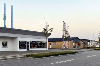En ny plan er på vej for et 14.000 kvadratmeter stort område mellem Viborgvej og Krarupsvej, hvor bygningerne hen til Lidl skal rives ned for at give plads til et stort nybyggeri med en Rema 1000 i bunden. Foto: Kenneth Meinby Sørensen