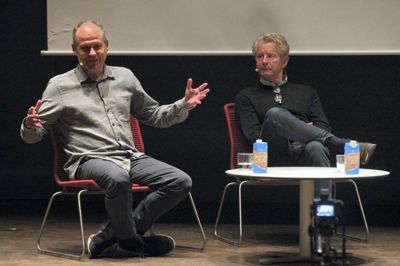 Mens Heart var fyldt med fødselsdagsgæster og designermarked, blev der gennemført en samtale mellem kunstneren Joachim Koester, som er repræsenteret på Heart, og museumsdirektør Holger Reenberg. pr-Foto: Heart