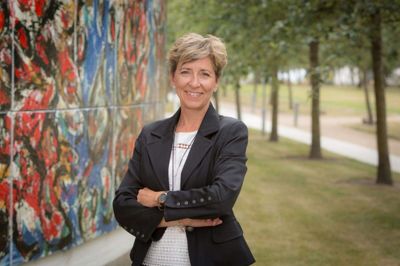 Gitte Villemoes Larsen fra Via University College mener, at de studerende på uddannelserne går op i at skabe kollektioner med alternative materialer og høj kvalitet. Foto: PR-foto