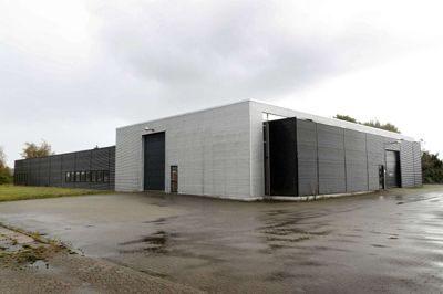 En lokalplan foreslår at rive erhvervsbygningerne på Wedellsborgvej ned til fordel for et boligbyggeri med lejligheder.Foto: Flemming Hansen
