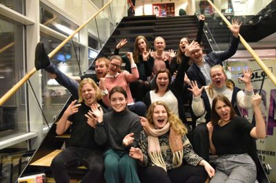 Talentkonkurrencen Unge Sangere har gennem 25 år givet mange mennesker mulighed for at vise deres evner foran et publikum. Nu hvor corona ikke længere er en hindring for større forsamlinger, er der planlagt en jubilæumskoncert i Bakkehuset 7. november. På dette foto ses deltagere fra Unge Sangere i foråret 2018. Foto: Pr-foto
