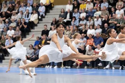 DGI Verdensholdet høstede solide klapsalver, da de optrådte i Sportscenter Herning i aftes. Showet var vildt, aktion-præget og yndefuldt på samme tid. Foto: Jørn Deleuran