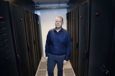 Mikael Antonsen, der er direktør og medejer i DLX, håber, at elpriserne snart daler, men han trøster sig ved, at han og virksomheden kan udnytte de koldere årstider til at sænke elregningen. Foto: Flemming Hansen