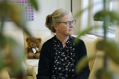 Helene Svendsen fra Videbæk er uddannet pædagog og psykoterapeut. Hun har desuden taget en PREP-uddannelse - Praktiske Redskaber til et Engageret Parforhold - og så er hun terapeutisk leder i Landsorganisationen KRIS, der hjælper og rådgiver seksuelt misbrugte. Foto: Henrik Ole Jensen