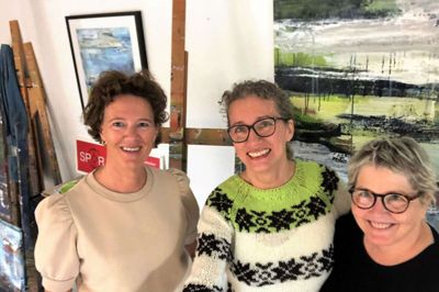 Hanne Schmidt, Birgit Kirke og Ulla Gerd åbner deres værksteder i weekenden. Foto: Privatfoto