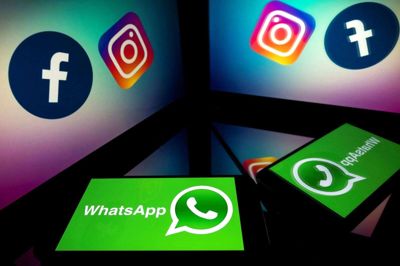 Facebook, WhatsApp og Instagram blev ramt af nedbrud i over seks timer mandag aften. Foto: Lionel Bonaventure/Ritzau Scanpix