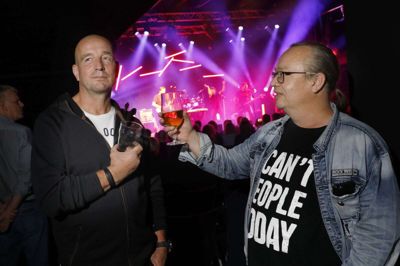 Thomas Ravnsgård (t.v.) og hans faste makker fra Team Teatret, Søren Lydersen, da de i efteråret var til Nicodemus-koncert på Fermaten. Foto: Henrik Ole Jensen