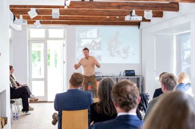 Jens Poulsen - direktør og medejer af DK Company - fortalte om at vækste via opkøb. Og huske ikke at ankomme som den bedrevidenede køber. Foto: PR-Foto