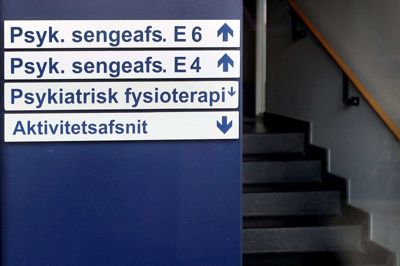 Der er for mange døre ind til hjælpen i det offentlige sundhedsvæsen. Og for patienter med både psykiske og fysiske problemer, er det ekstra svært at finde vej til den rette hjælp, fordi regionens sundhedsvæsen og kommunernes sociale system ikke altid kan finde ud af at samarbejde. Foto: Tom Laursen