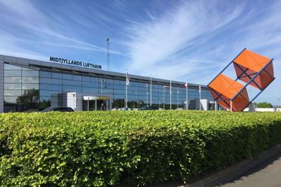 Det kommende byråd i Ringkøbing-Skjern kommune kommer til at drøfte, om kommunen fortsat skal dække underskuddet i Midtjyllands Lufthavn. Partierne S og V går ind for en fortsat drift og ejerskab, og kalder det nødvendigt for erhvervsliv og borger. SF, KD, Konservative og Dansk Folkeparti er derimod imod fortsat dækning af et underskud på over en halv million kroner årligt. De varsler en grundlæggende debat i det kommende byråd, men skal også have et flertal for at få det vedtaget. FOTO: Privatfoto