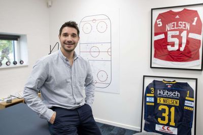 Martin Struzinski er med egne ord blå og gul i hjertet. Og det betyder noget helt særligt for ham at være sportschef i den klub, hvor han selv fik sin ishockeyopdragelse. Foto: Jørn Deleuran